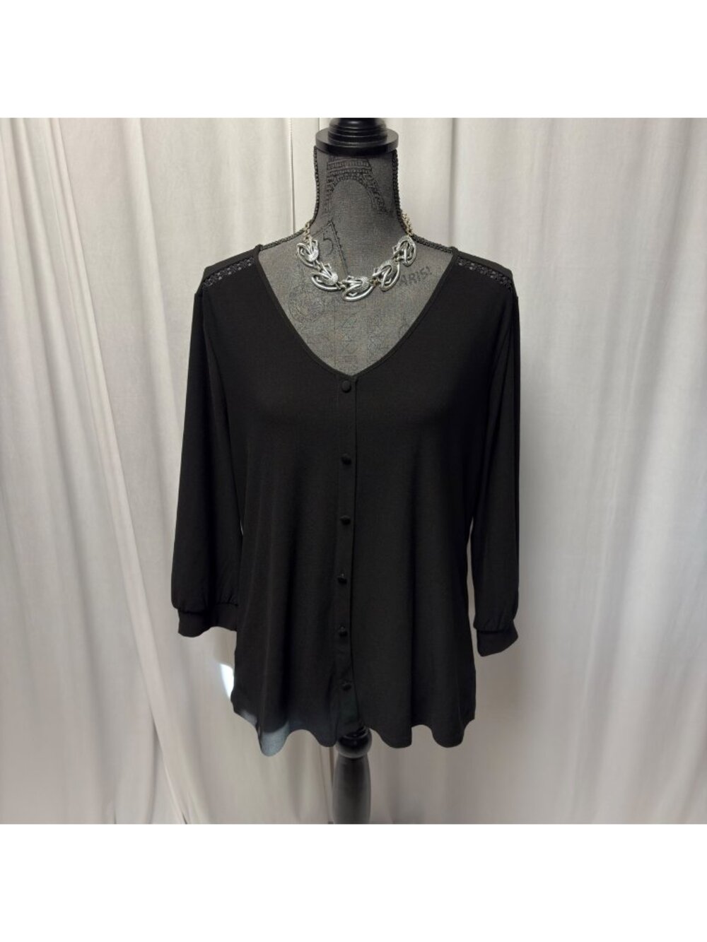89th Madison Womens Black Blouse Size Large V Neck Button Front Flowy Top
